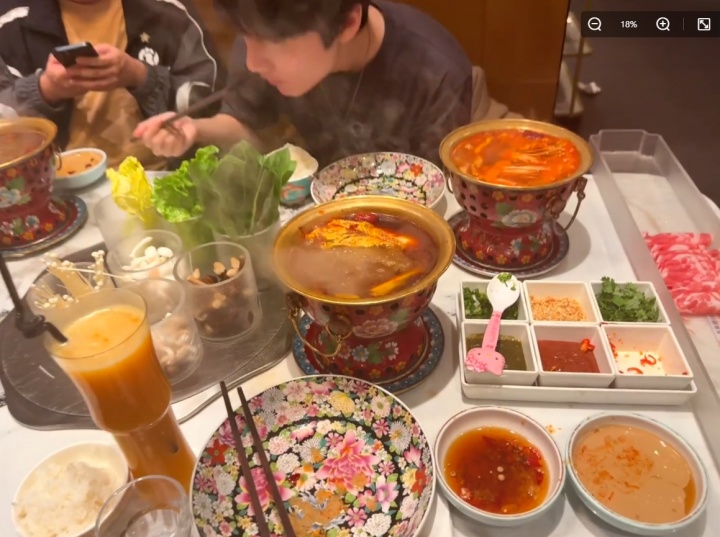 2020LGD再聚首！自由人辅助Mark晒出与老队友Peanut合照